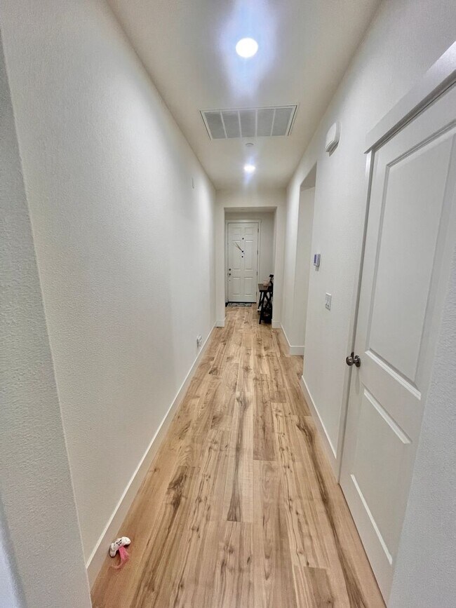 Building Photo - REDUCED!! Beautiful 4 Bedroom, 2 Bath Home with Solar — in Prime Location!