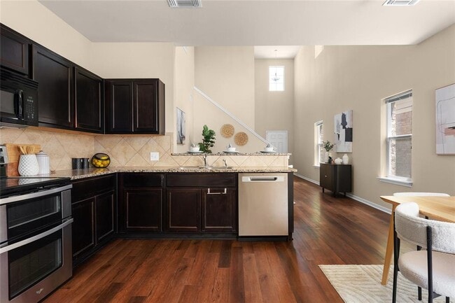 Building Photo - 3301 Ortman Dr