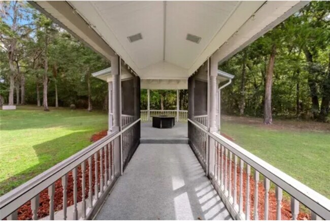 Building Photo - 21033 Violet Rd