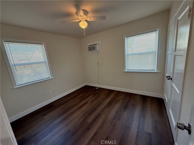 Building Photo - 549 N Niagara St