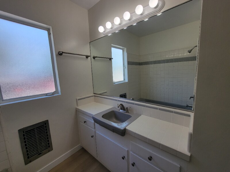 Building Photo - 13531 Wyandotte St