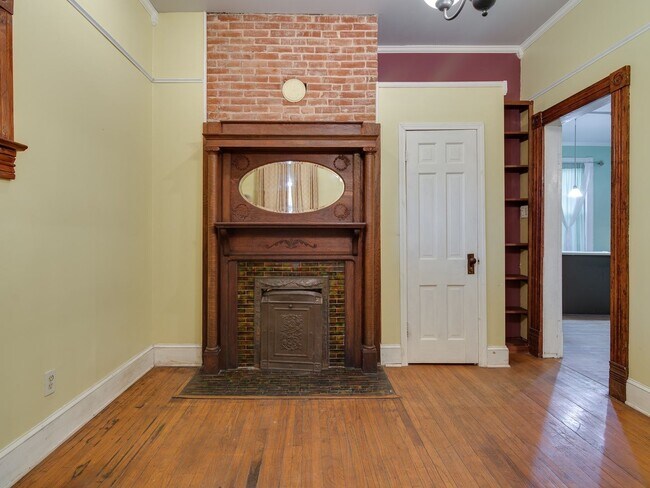 Building Photo - 3BR/1B Home in GREAT Midtown Location!!