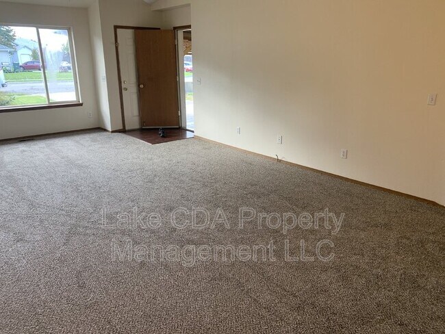 Building Photo - 202 Lava Ln