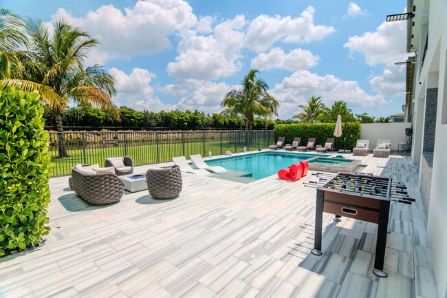 Building Photo - 8305 Fishhawk Falls Ct