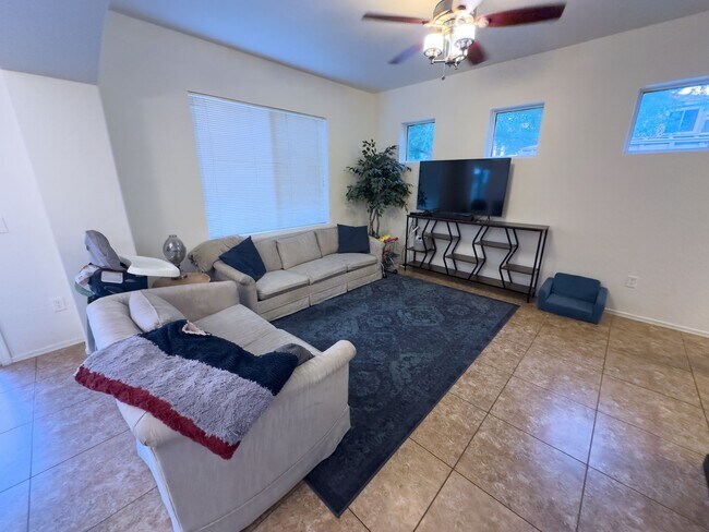 Building Photo - 3 bedroom 2 ba home in Gilbert!