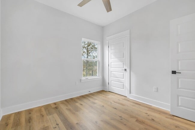 Building Photo - 80 Capri Ln