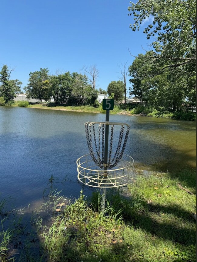 Building Photo - 4 Bed, 2 Bath Home - Apply Today!