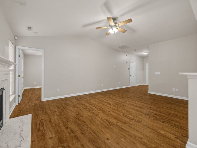 Building Photo - 129 Bathurst Ln