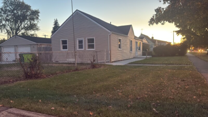 Building Photo - 28025 Warren Rd