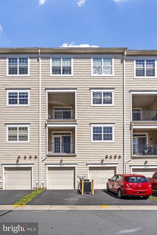 Building Photo - 42563 Highgate Terrace