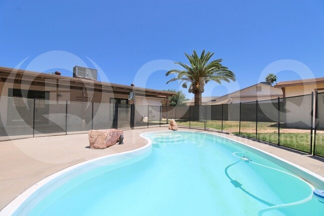 Building Photo - 946 N Ricardo Cir