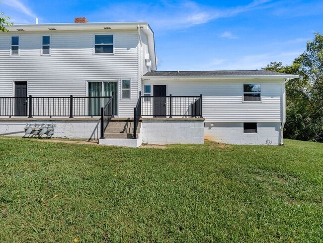 Building Photo - Oak Ridge 37830 - 1 Bedroom, 1 Bath Quadpl...