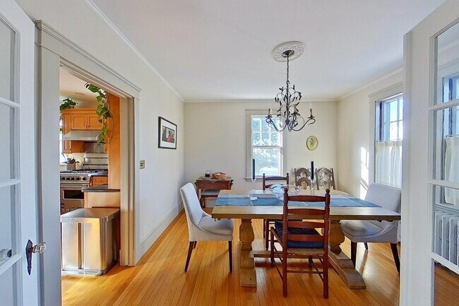 Building Photo - 27 Cranston Ave