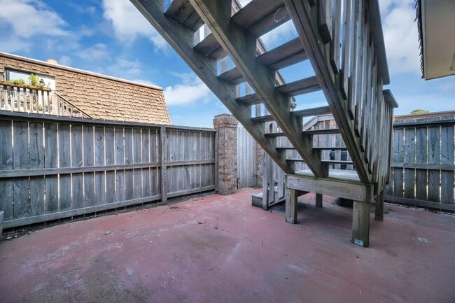 Building Photo - 1635 Ocean Bay Dr