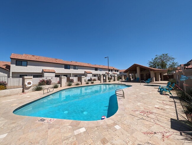 Building Photo - 2 Bedroom Condo in the Sonoma Village Comm...