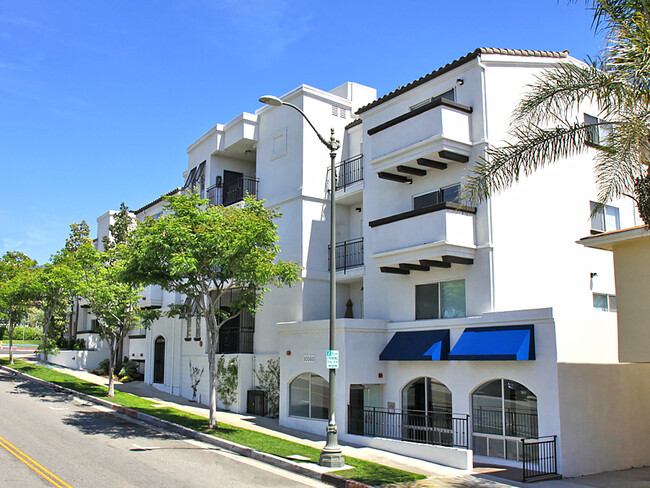 Building Photo - 10560 Santa Monica Blvd