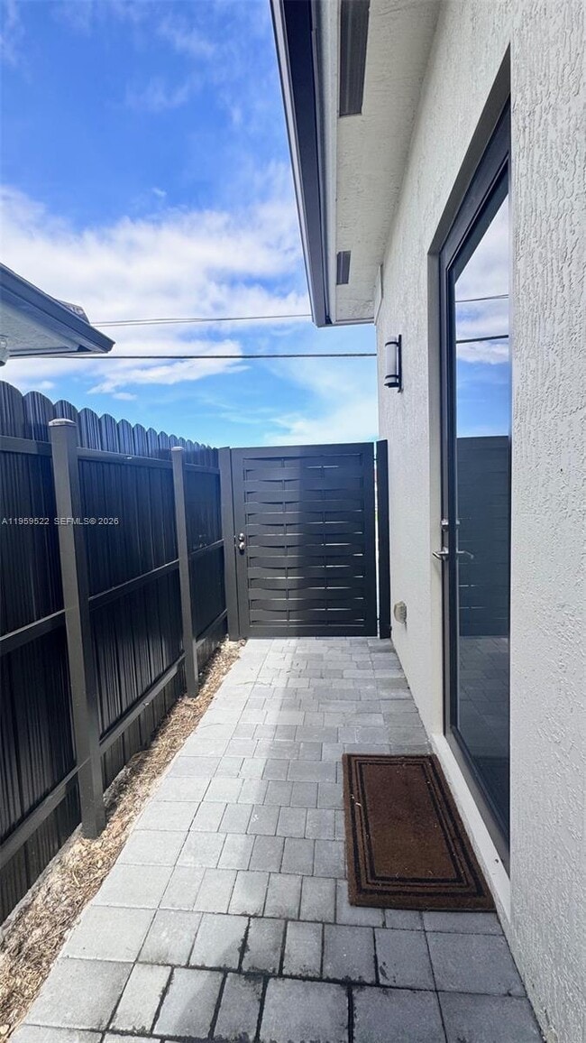 Building Photo - 1820 SW 144th Ave