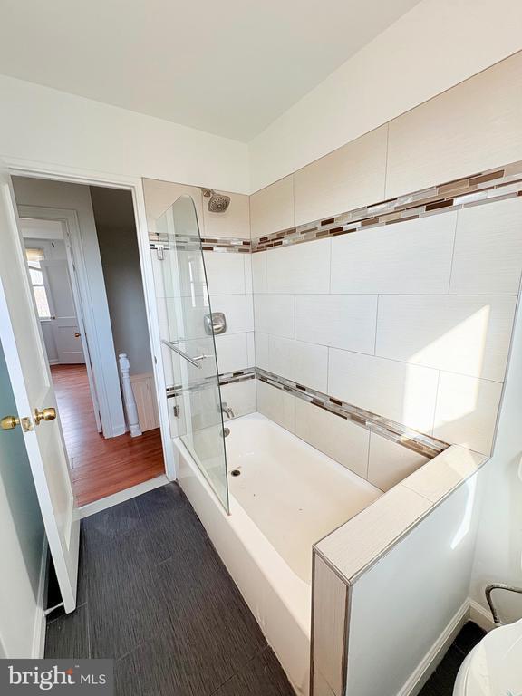 Building Photo - 6045 Summerdale Ave