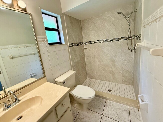 Building Photo - Single Family Home