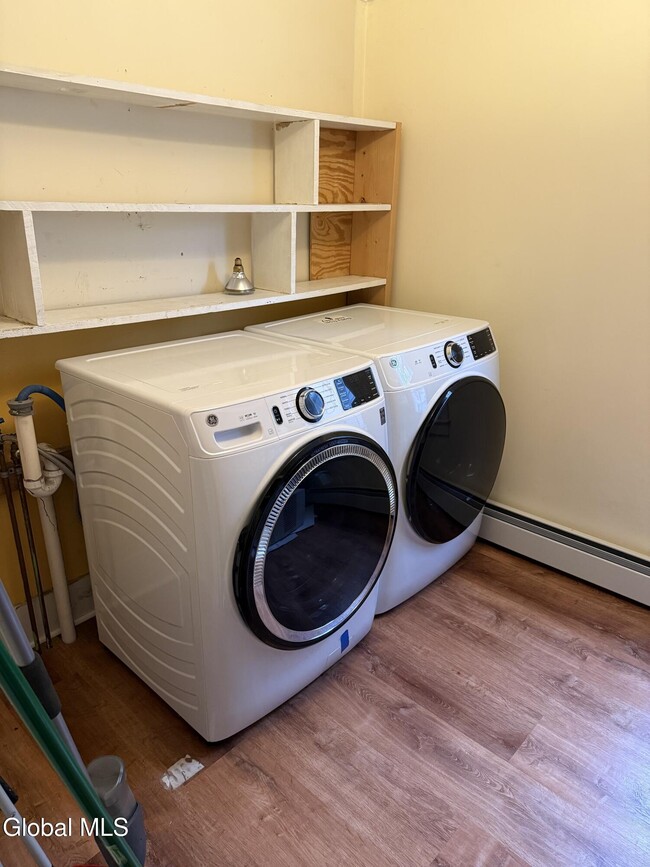 Building Photo - 60 Ash St