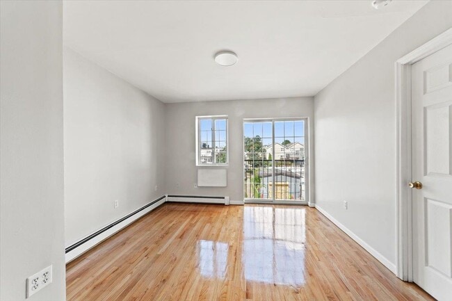 Building Photo - 1309 Vreeland Ave