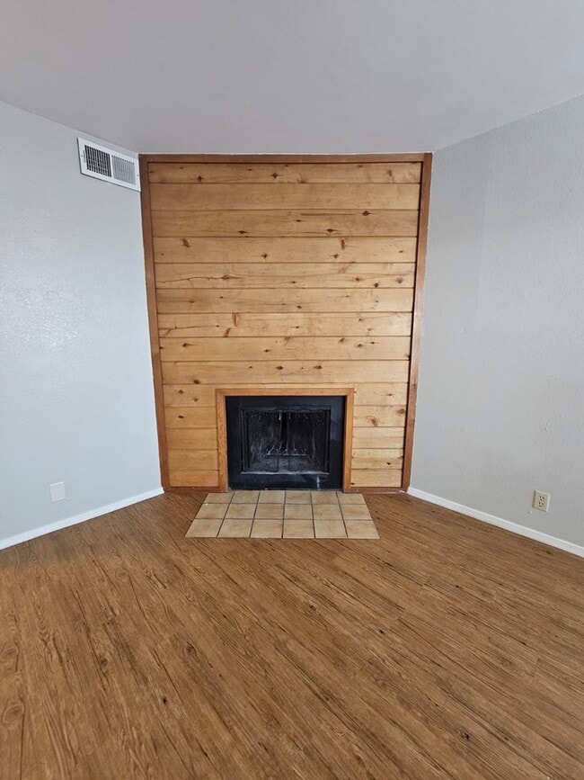 Building Photo - 402 SE 6th St