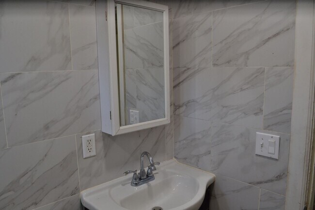 Building Photo - Central Homes