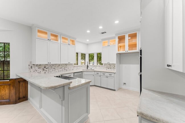 Building Photo - 6 Thornhedge Ct