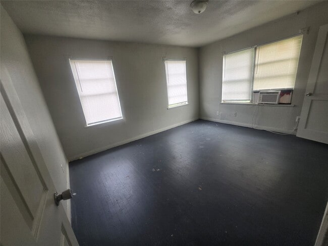 Building Photo - 1133 5th Ave N