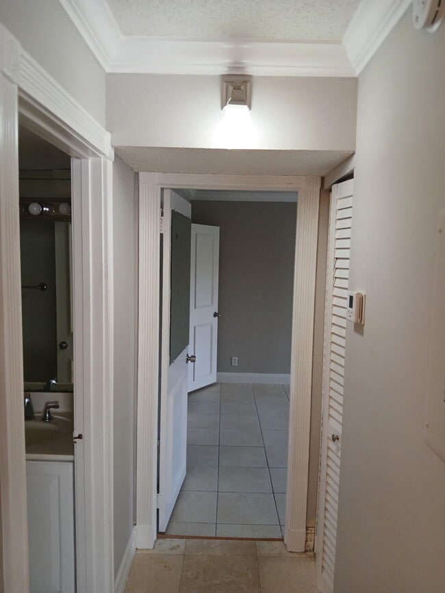 Building Photo - 522 Trace Cir