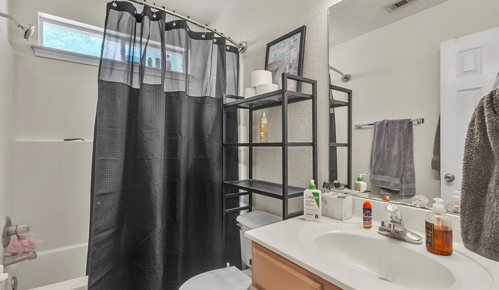 Bedroom 1 Shower - 899 Sagewood Trl