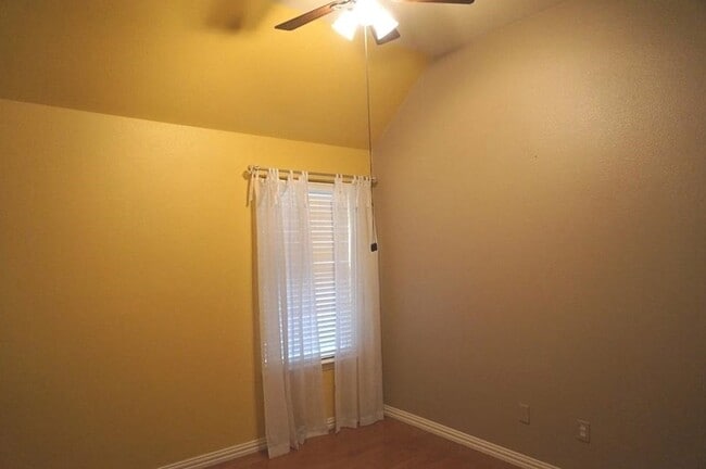 Building Photo - 935 Panther Ln