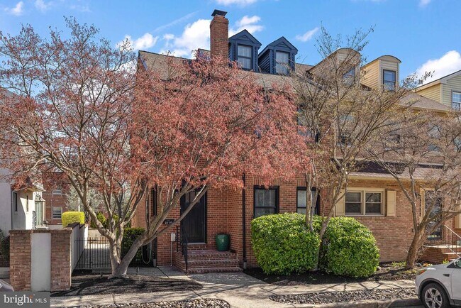 Building Photo - 2115 Fairfield Pl