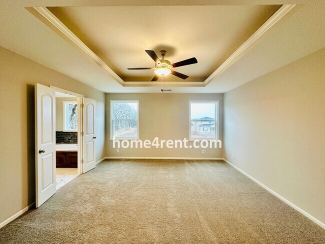 Building Photo - Nearly New Luxury Home in Blue Valley Schools!