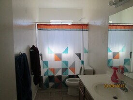 Building Photo - 1245 E Waverly St