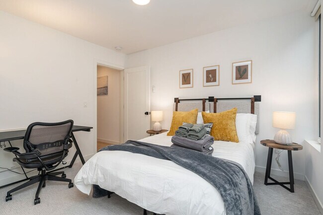 Building Photo - 6125 Sand Point Way NE