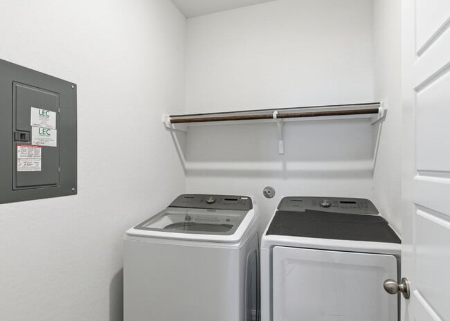 Building Photo - Spacious 4 Bedroom Home with Game Room and Covered Patio!