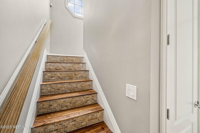 Building Photo - 137 3rd St S
