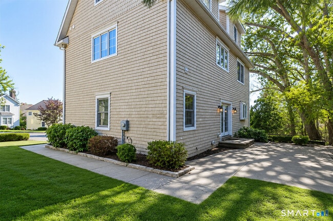 Building Photo - 55 Southport Ridge