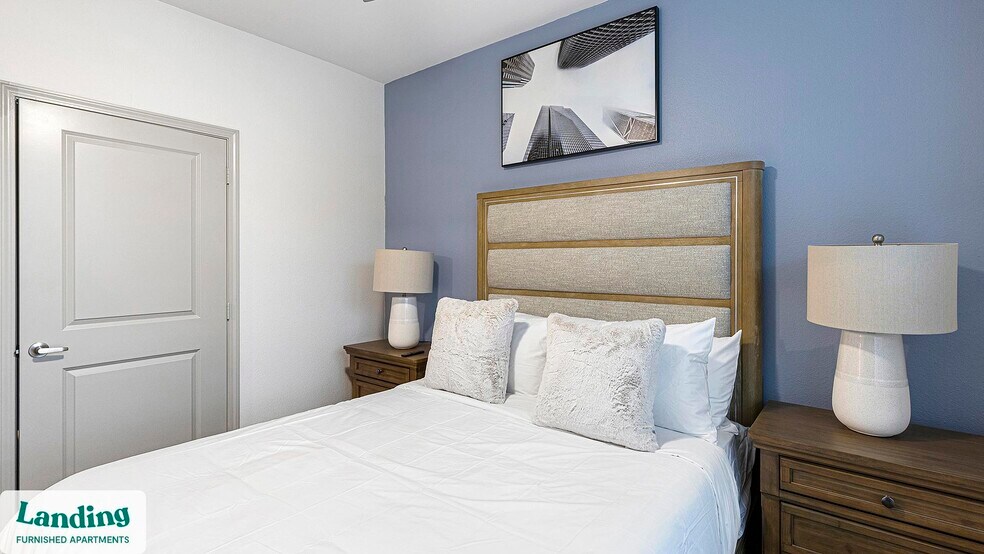 Building Photo - 2800 NE Green Oaks Blvd