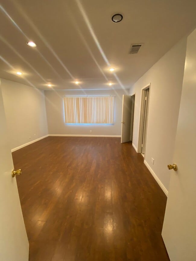 Building Photo - Harbor City- Single Family Home