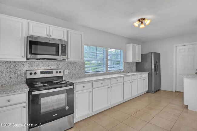 Building Photo - 807 Hillsdale Dr