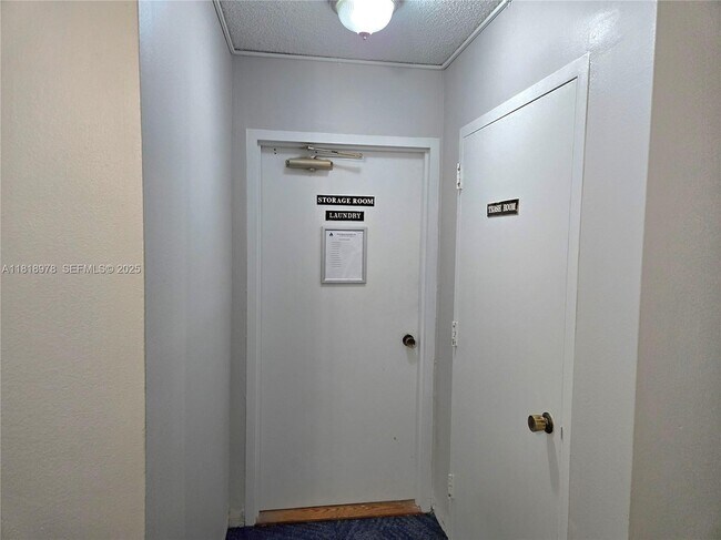 Building Photo - 2500 NE 135th St