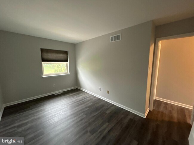 Building Photo - 34 Kelmar Ave