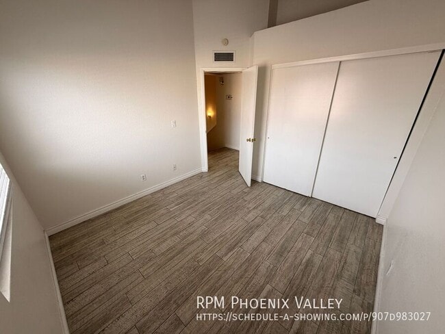 Building Photo - 2954 N Oregon St