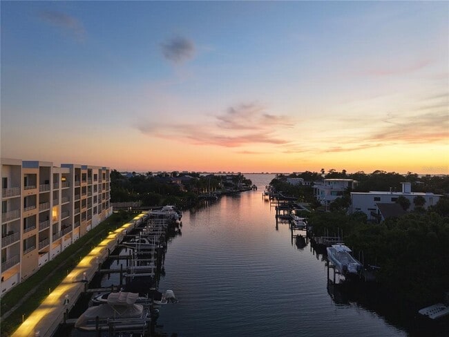 Building Photo - 1709 N Tamiami Trl