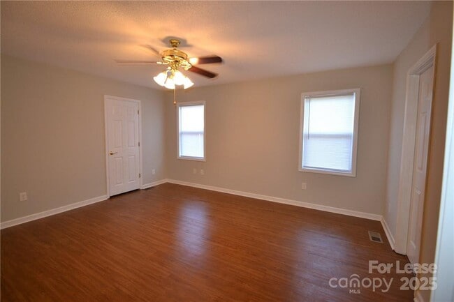 Building Photo - 1212 Beechwood Dr