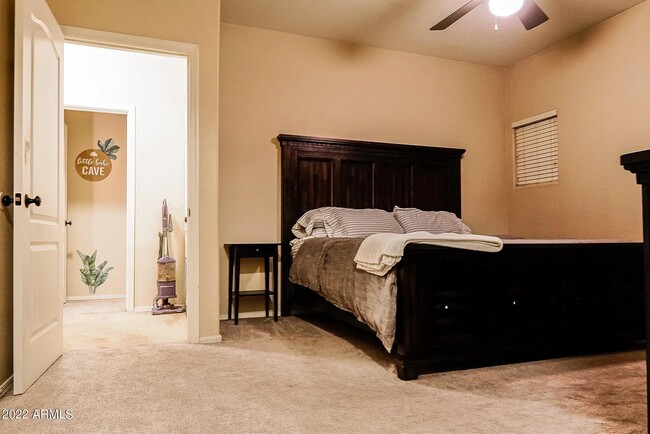 Building Photo - 1015 S Val Vista Dr