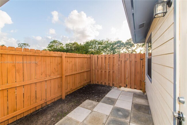 Building Photo - 1804 My Pl Ln