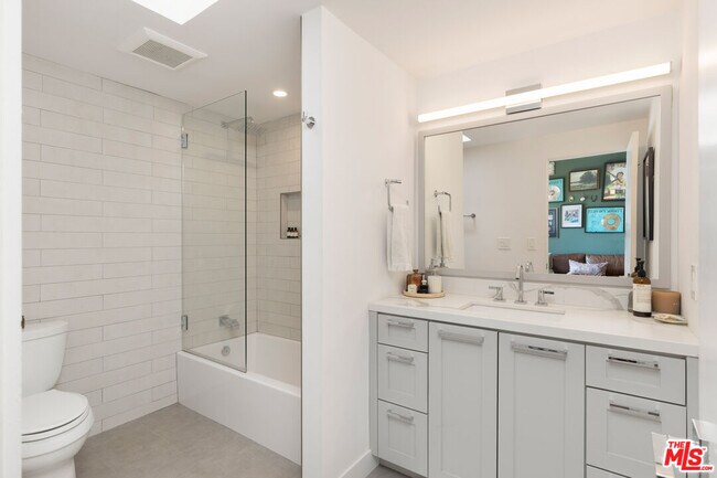 Building Photo - 4350 Glencoe Ave